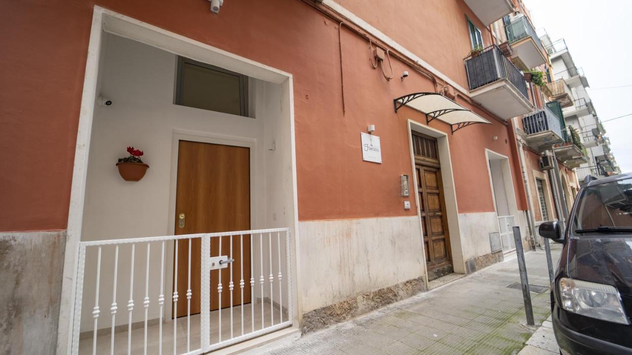 Dimora Fantasia Charme B&B Bari Exterior foto