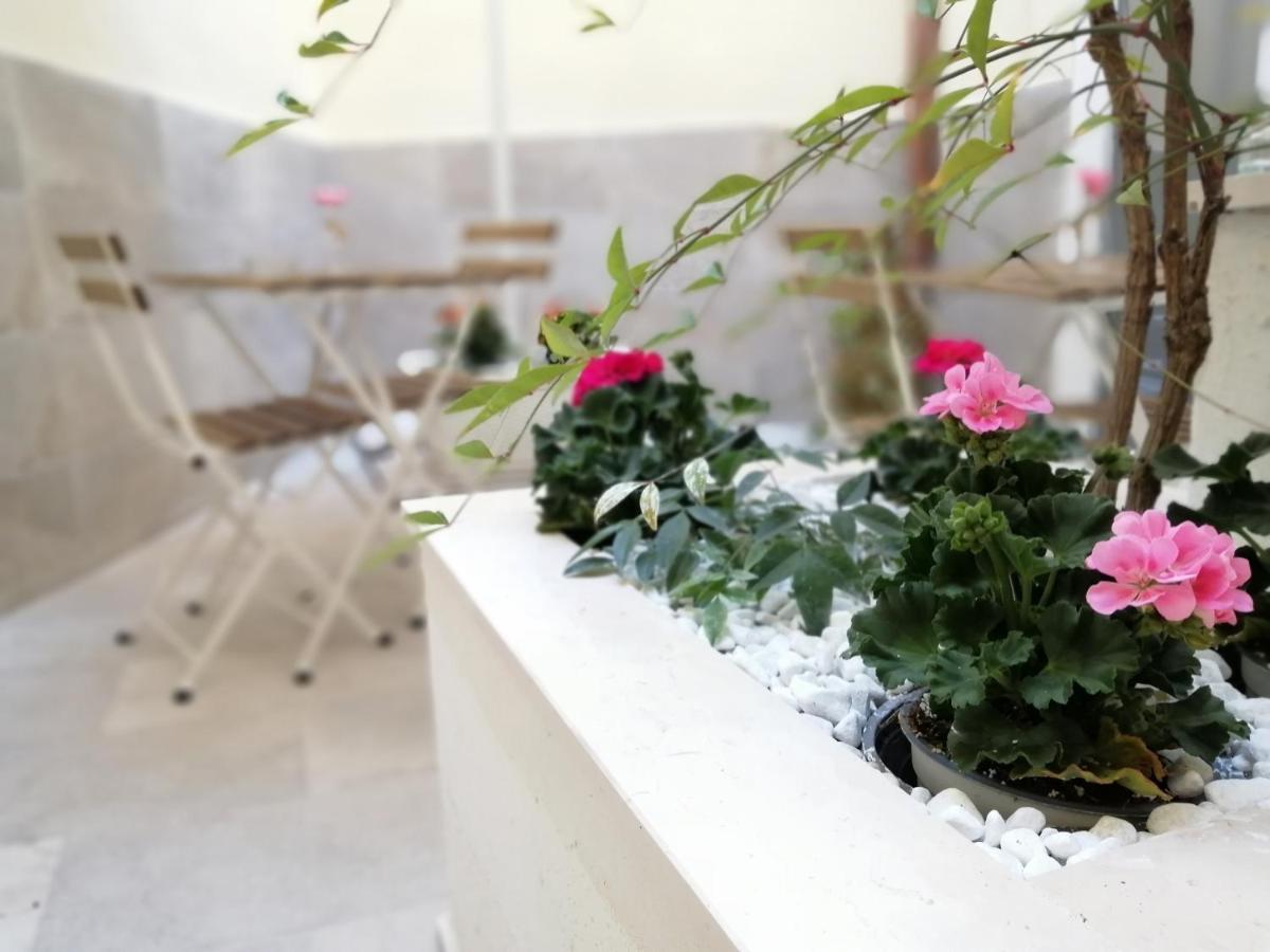 Dimora Fantasia Charme B&B Bari Exterior foto