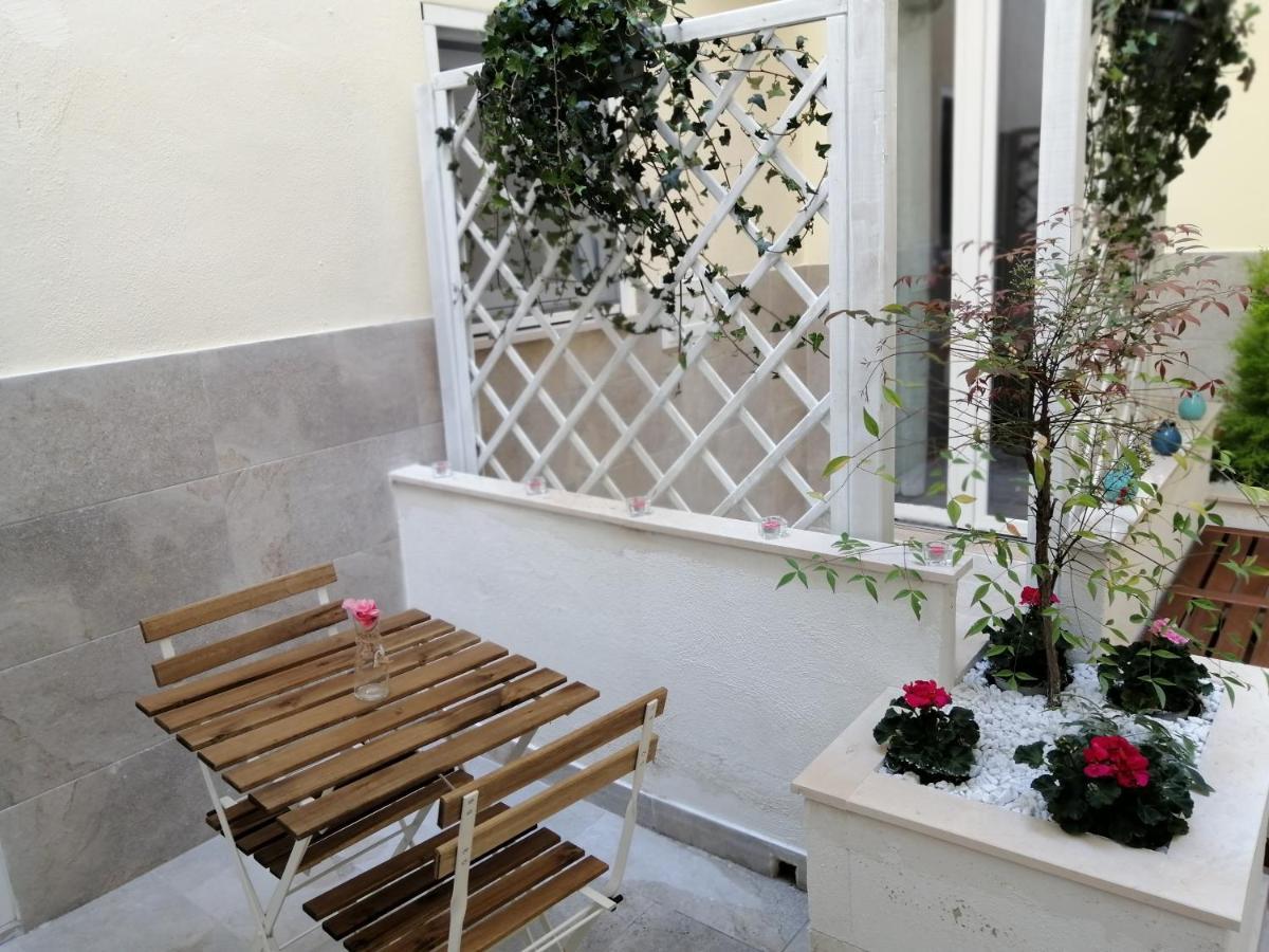 Dimora Fantasia Charme B&B Bari Exterior foto
